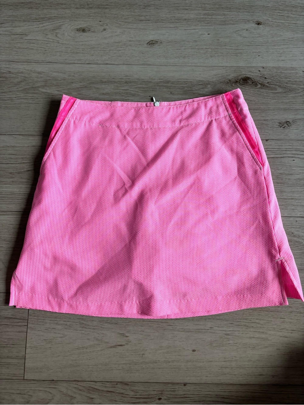 Lady Hagen bright pink and white striped searsucker golf skort size 2